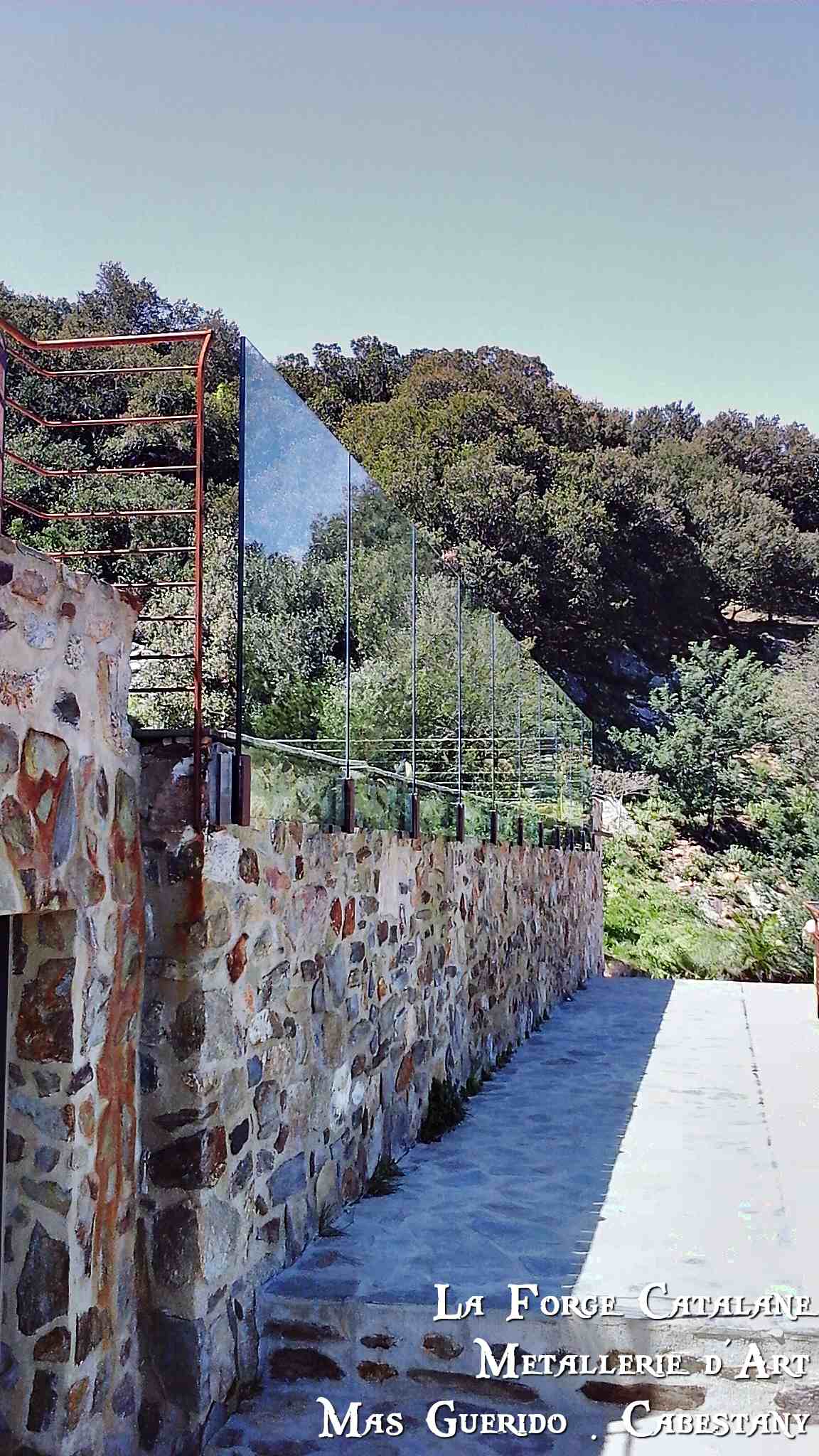 Rambarde vitrage integral Qrailing sans poteaux ni main courante forge catalane 7.jpg